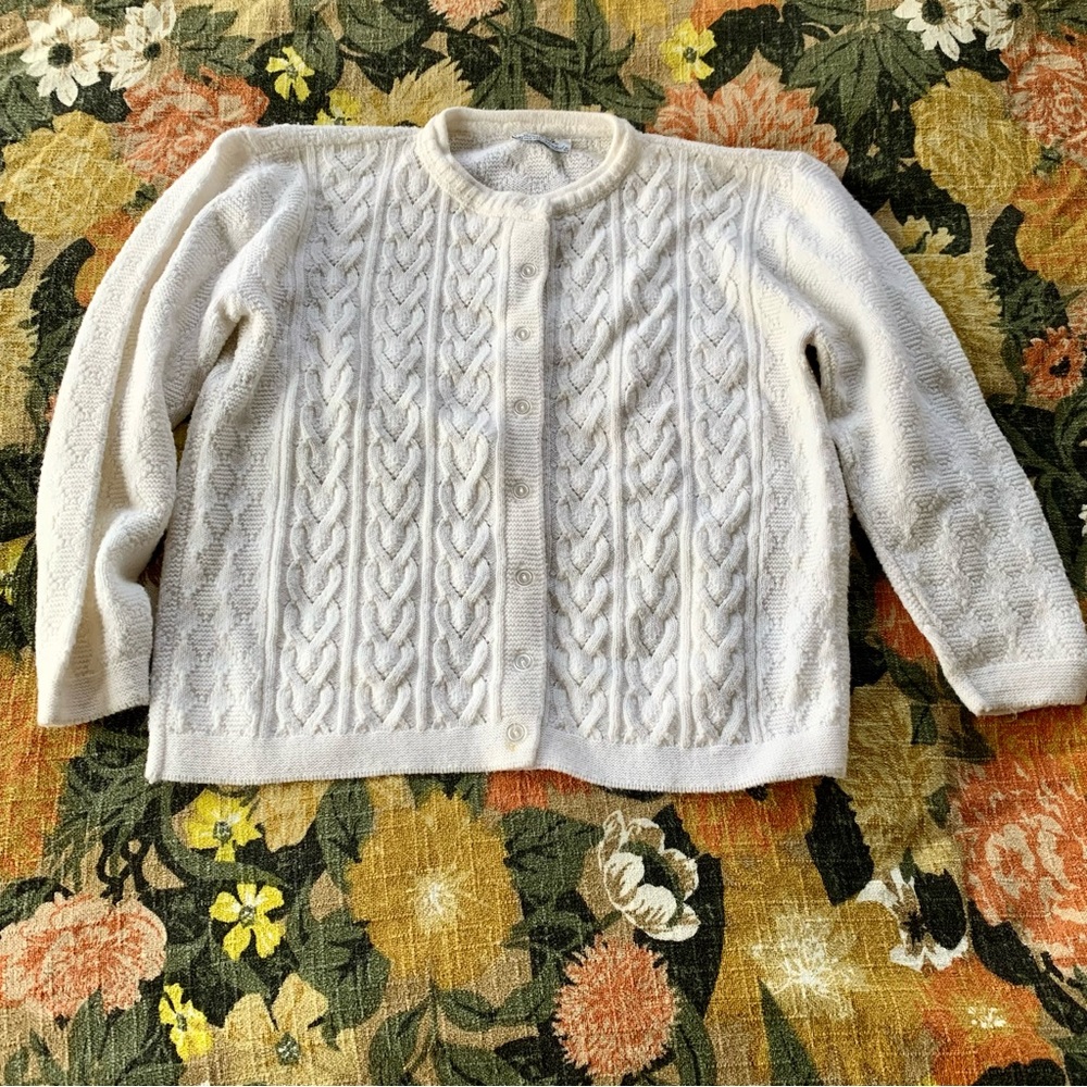 True Vintage medium Cuddle Knit Wintuk white cardigan cable knit sweater